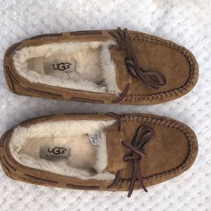 Authentic UGG Slippers Size 6 Women’s (Unisex)